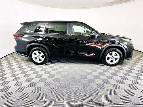 2025 Toyota Highlander LE