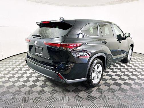 2025 Toyota Highlander LE