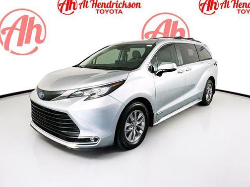 2021 Toyota Sienna XLE 8 Passenger