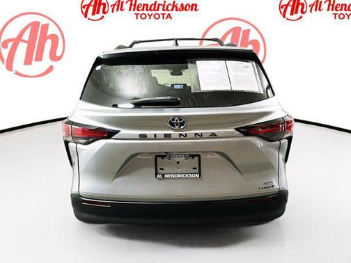 2021 Toyota Sienna XLE 8 Passenger