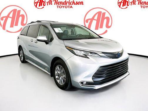 2021 Toyota Sienna XLE 8 Passenger