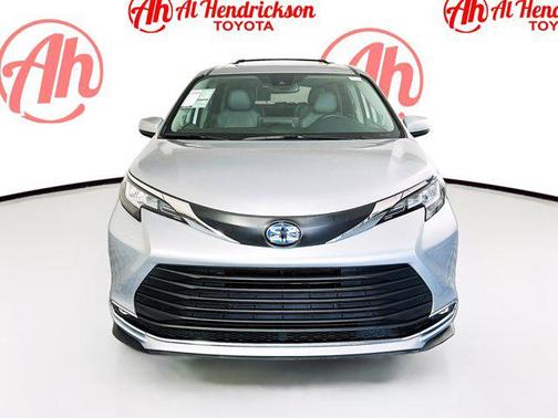 2021 Toyota Sienna XLE 8 Passenger