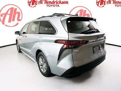 2021 Toyota Sienna XLE 8 Passenger