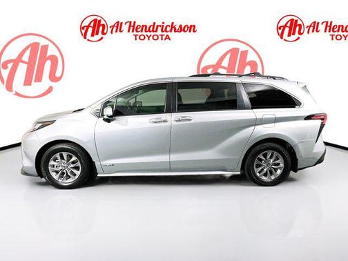 2021 Toyota Sienna XLE 8 Passenger