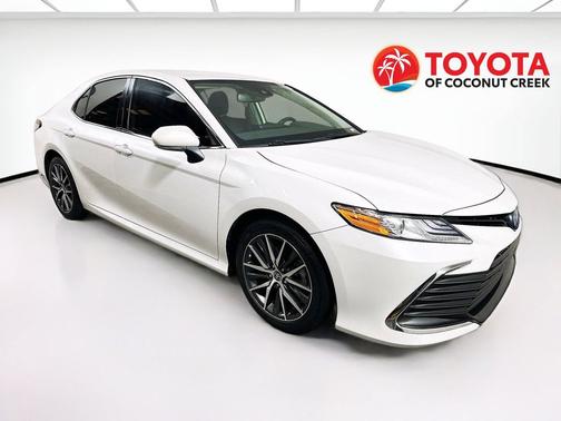 Pearl 2023 Toyota Camry Hybrid XLE