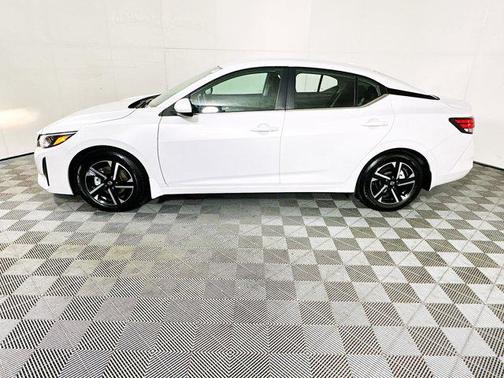 Aspen White Tricoat 2024 Nissan Sentra SV