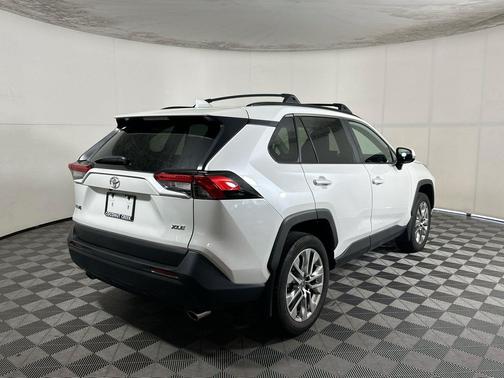 Wind Chill Pearl 2025 Toyota RAV4 XLE Premium