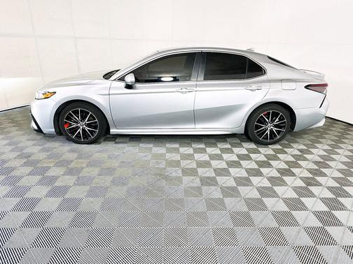 Celestial Silver Metallic 2023 Toyota Camry SE
