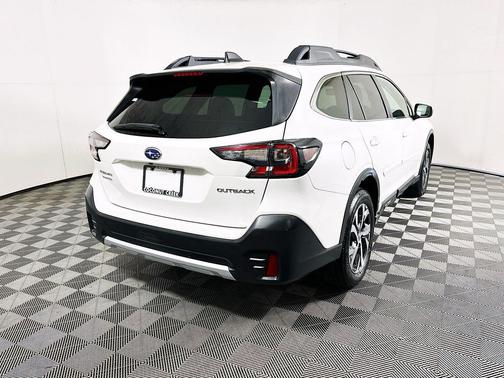 Crystal White Pearl 2022 Subaru Outback Limited