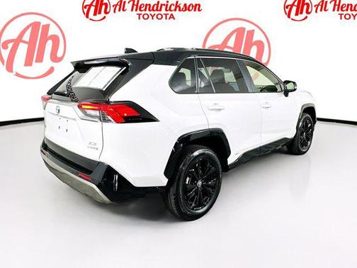 2024 Toyota RAV4 Hybrid SE