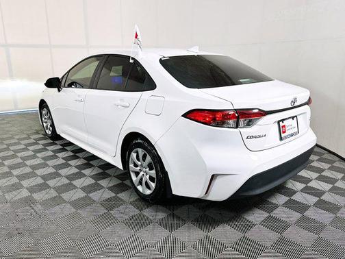 Ice 2025 Toyota Corolla LE