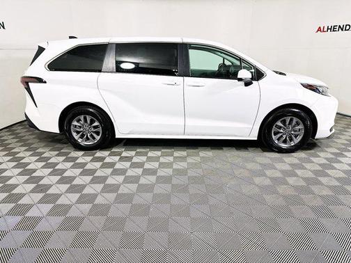 2024 Toyota Sienna LE