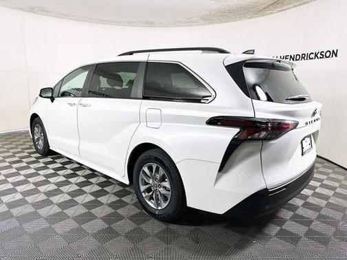 2023 Toyota Sienna XLE