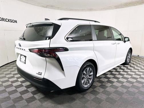 2023 Toyota Sienna XLE