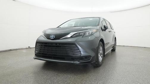 2025 Toyota Sienna LE
