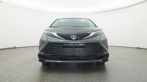2025 Toyota Sienna LE