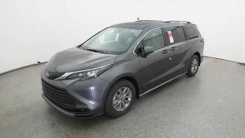 2025 Toyota Sienna LE