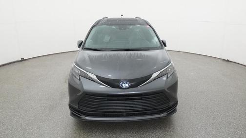 2025 Toyota Sienna LE
