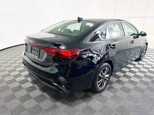 Aurora Black 2024 Kia Forte LXS