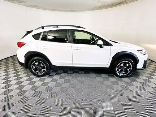 Crystal White Pearl 2019 Subaru Crosstrek 2.0i Premium