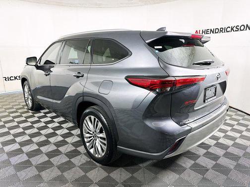 2022 Toyota Highlander Platinum