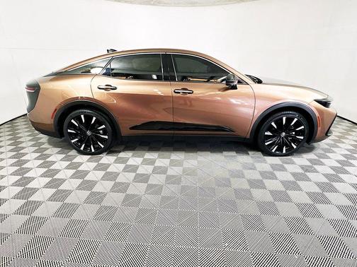Bronze 2023 Toyota Crown Platinum