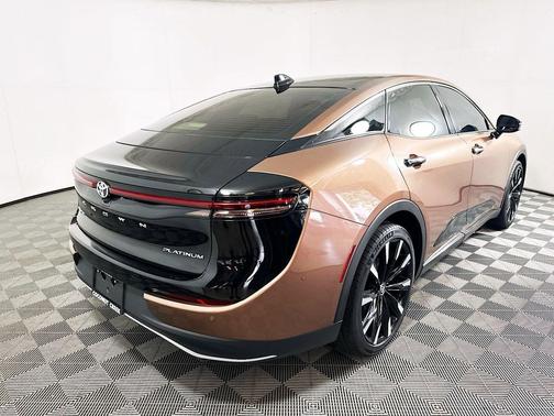 Bronze 2023 Toyota Crown Platinum