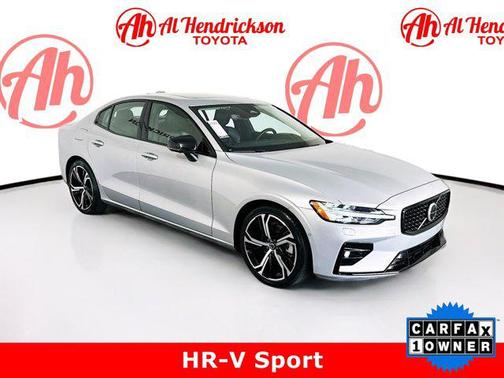 2024 Volvo S60 B5 Plus Dark Theme