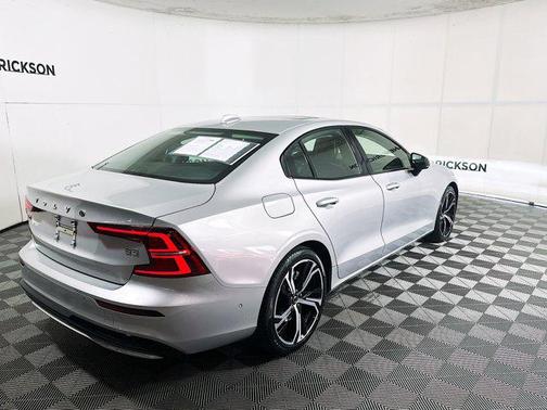 2024 Volvo S60 B5 Plus Dark Theme