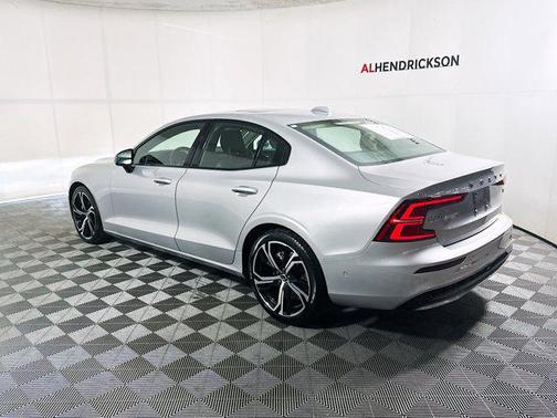 2024 Volvo S60 B5 Plus Dark Theme