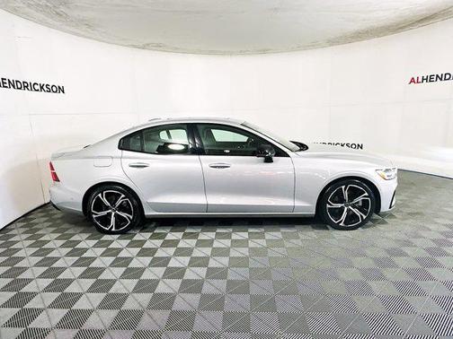 2024 Volvo S60 B5 Plus Dark Theme