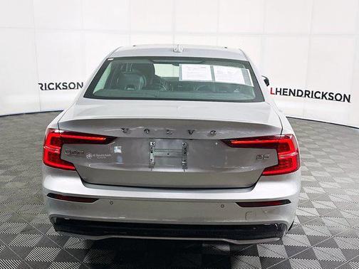 2024 Volvo S60 B5 Plus Dark Theme