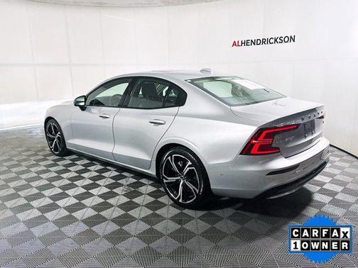 2024 Volvo S60 B5 Plus Dark Theme