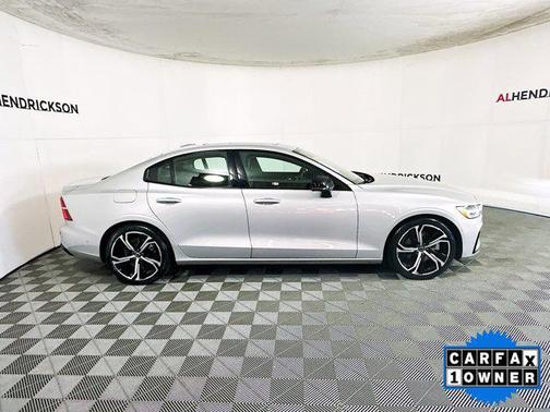 2024 Volvo S60 B5 Plus Dark Theme