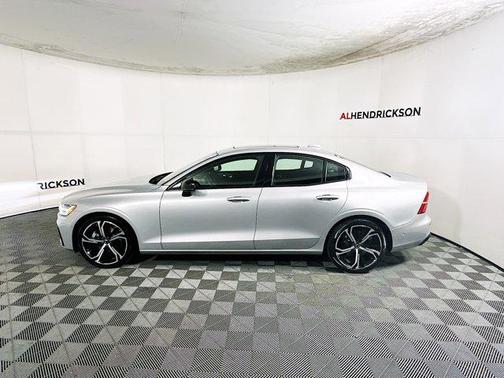 2024 Volvo S60 B5 Plus Dark Theme