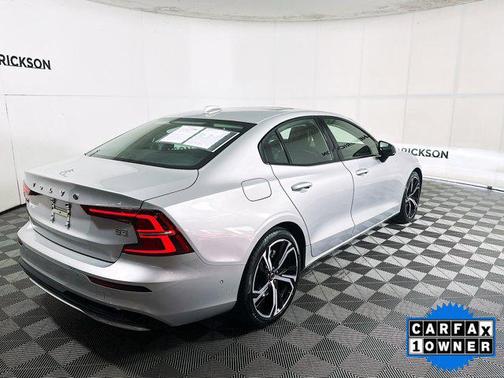 2024 Volvo S60 B5 Plus Dark Theme