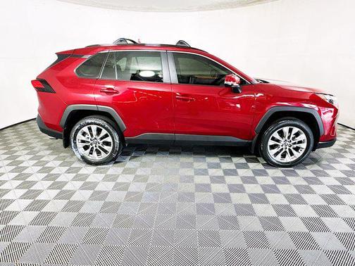 Pearl 2025 Toyota RAV4 XLE Premium