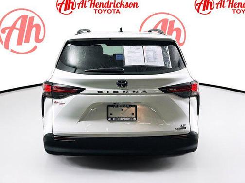 2021 Toyota Sienna LE
