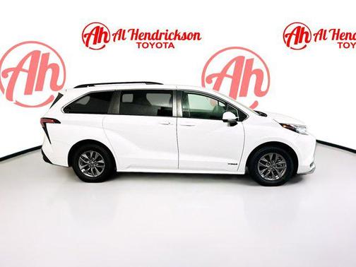 2021 Toyota Sienna LE
