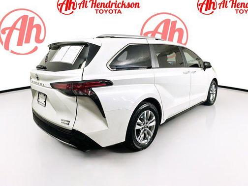 2022 Toyota Sienna Limited 7-Passenger