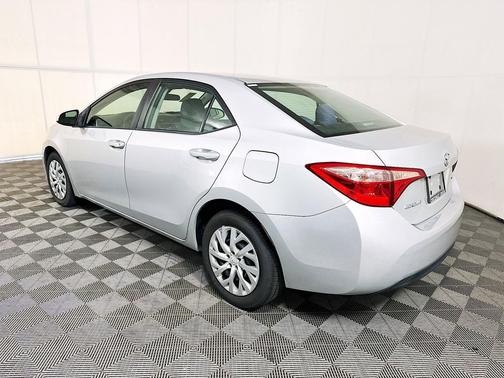 Classic Silver Metallic 2018 Toyota Corolla LE