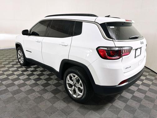 Bright White Clearcoat 2025 Jeep Compass Latitude