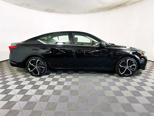 Super Black 2024 Nissan Altima SR FWD