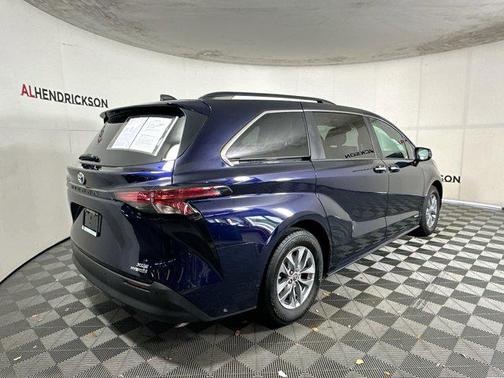 2021 Toyota Sienna XLE 7 Passenger