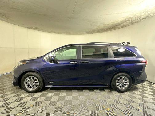 2021 Toyota Sienna XLE 7 Passenger