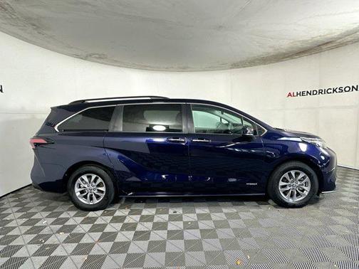 2021 Toyota Sienna XLE 7 Passenger