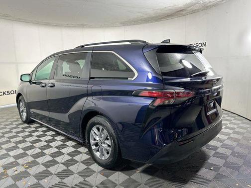 2021 Toyota Sienna XLE 7 Passenger