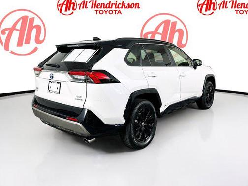 2022 Toyota RAV4 Hybrid SE