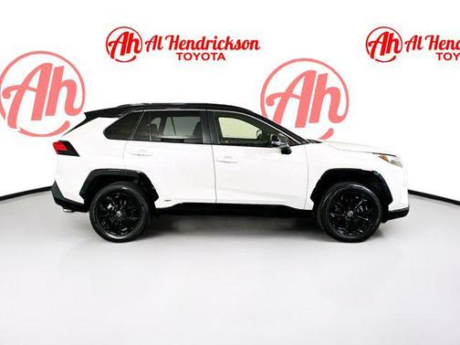 2022 Toyota RAV4 Hybrid SE