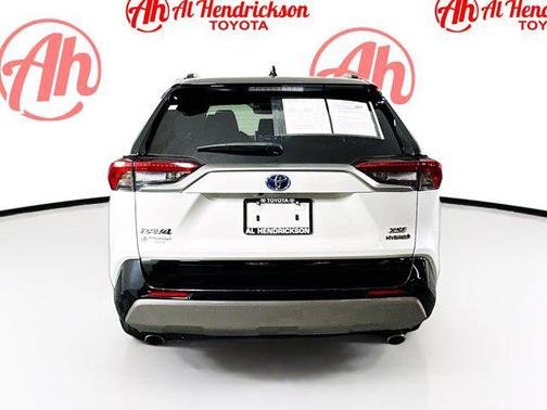 2022 Toyota RAV4 Hybrid SE